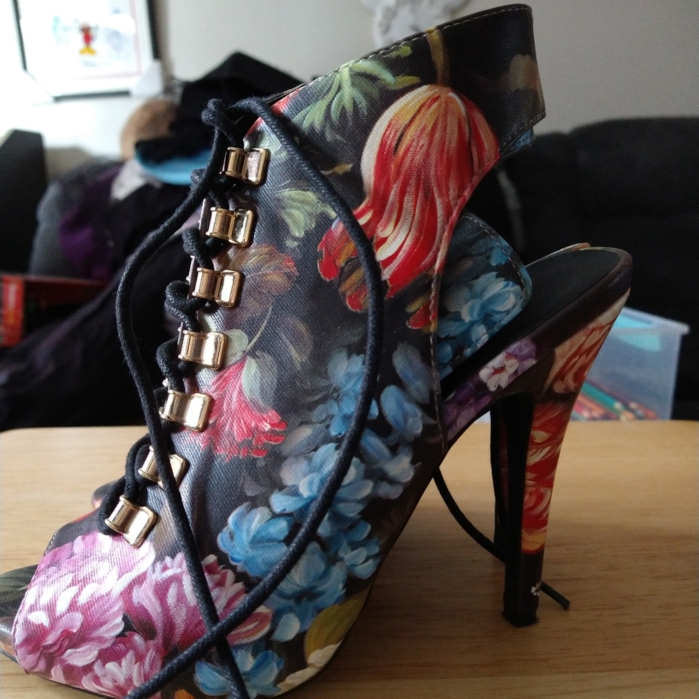 Sassy Tangela Women's Heels size 8